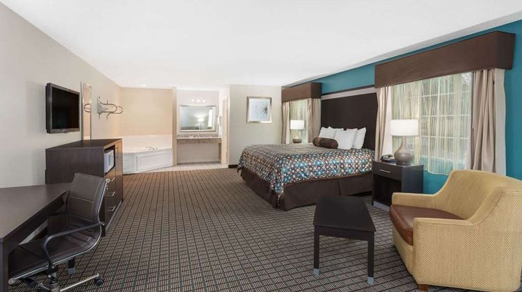 Days Inn by Wyndham Barnwell Suite
