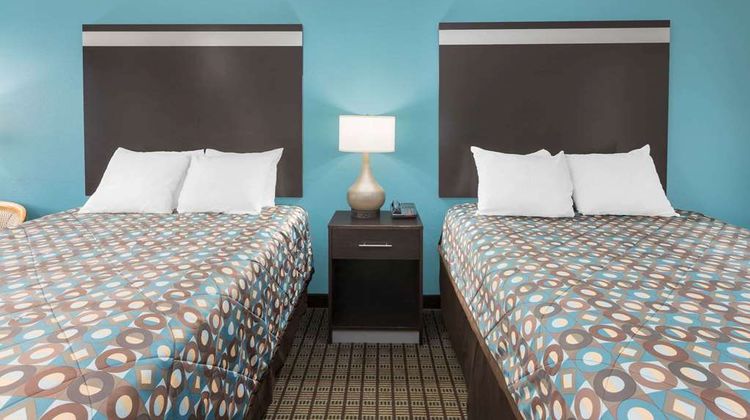 Days Inn by Wyndham Barnwell Room