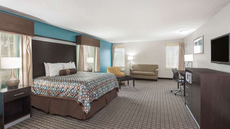 Days Inn by Wyndham Barnwell Suite