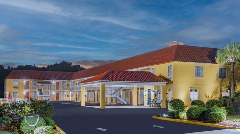 <b>Days Inn by Wyndham Barnwell Exterior</b>. Images powered by <a href="https://iceportal.shijigroup.com/" title="IcePortal" target="_blank">IcePortal</a>.