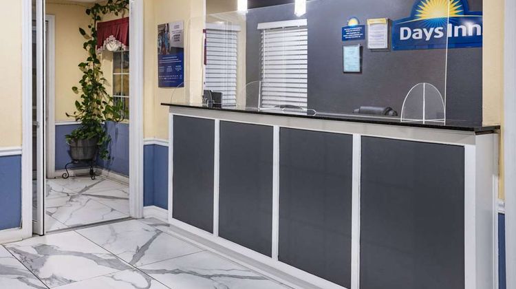 Days Inn by Wyndham Barnwell Lobby