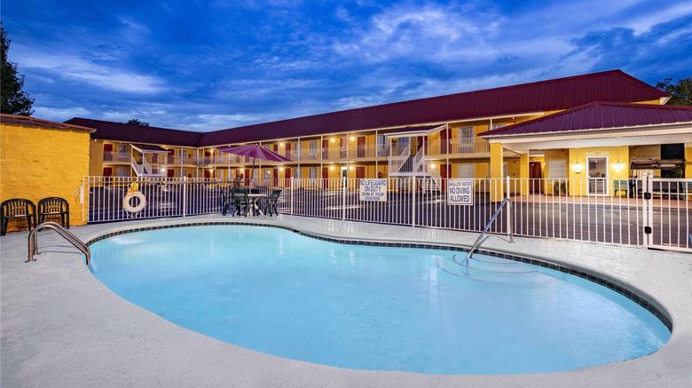 <b>Days Inn by Wyndham Barnwell Pool</b>. Images powered by <a href="https://iceportal.shijigroup.com/" title="IcePortal" target="_blank">IcePortal</a>.