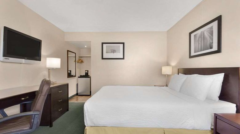 <b>Days Inn Lethbridge Room</b>. Images powered by <a href="https://iceportal.shijigroup.com/" title="IcePortal" target="_blank">IcePortal</a>.
