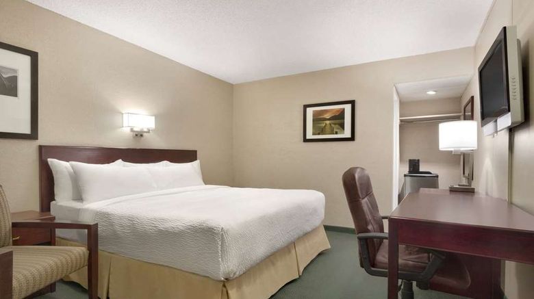 <b>Days Inn Lethbridge Room</b>. Images powered by <a href="https://iceportal.shijigroup.com/" title="IcePortal" target="_blank">IcePortal</a>.