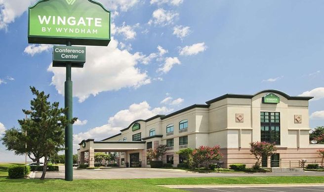 Wingate by Wyndham Hotel & Conf Ctr Exterior