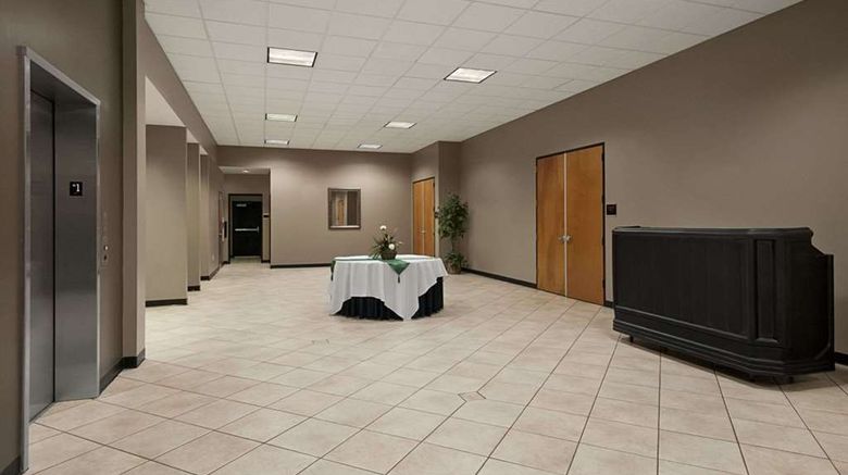 <b>Wingate by Wyndham Hotel & Conf Ctr Meeting</b>. Images powered by <a href="https://iceportal.shijigroup.com/" title="IcePortal" target="_blank">IcePortal</a>.