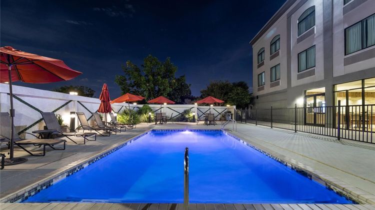 Wingate by Wyndham Hotel & Conf Ctr Pool