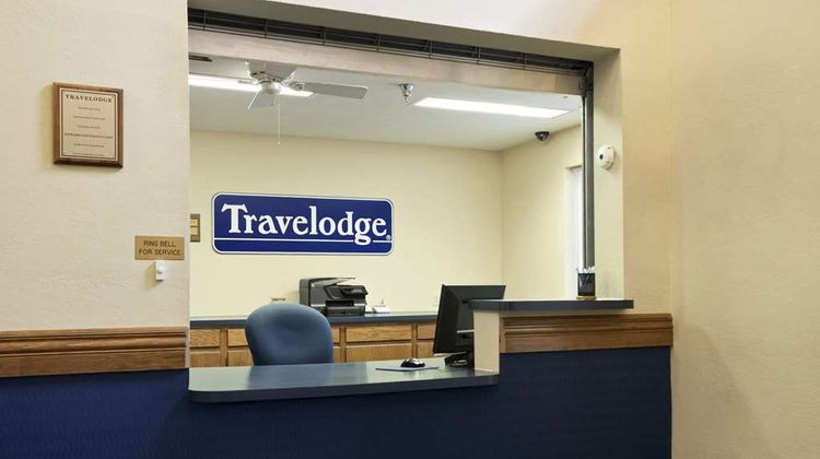 Grand Island Travelodge Lobby