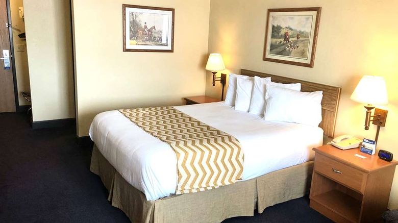 <b>Grand Island Travelodge Room</b>. Images powered by <a href="https://iceportal.shijigroup.com/" title="IcePortal" target="_blank">IcePortal</a>.