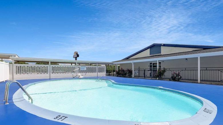<b>Days Inn Lincolnton Pool</b>. Images powered by <a href="https://iceportal.shijigroup.com/" title="IcePortal" target="_blank">IcePortal</a>.