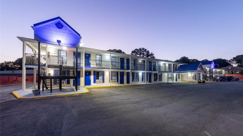 <b>Days Inn Lincolnton Exterior</b>. Images powered by <a href="https://iceportal.shijigroup.com/" title="IcePortal" target="_blank">IcePortal</a>.