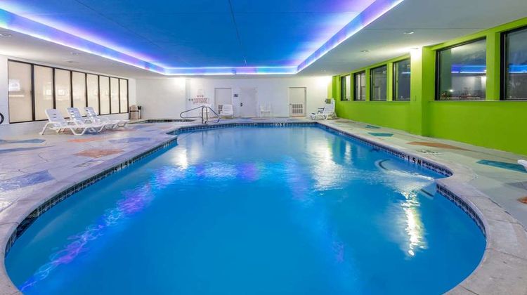 Wingate by Wyndham Dallas Love Field Pool