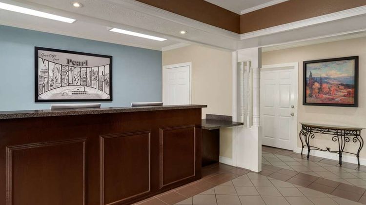 Super 8 Pearl/Jackson/East Lobby