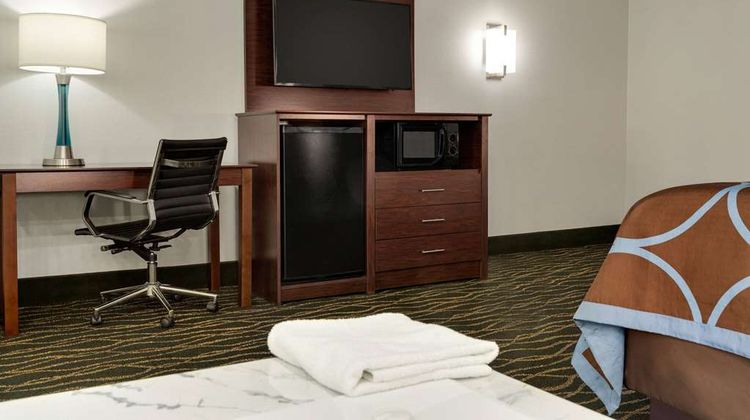 Super 8 Pearl/Jackson/East Suite
