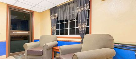 Days Inn Great Bend Lobby