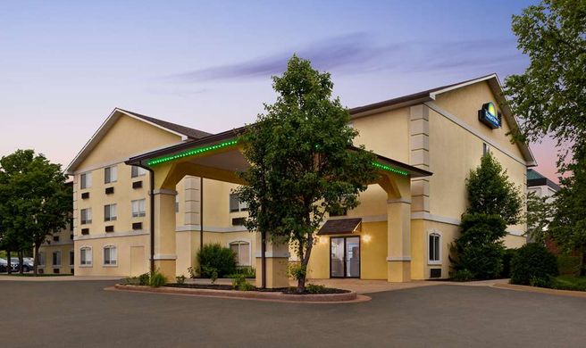 Days Inn Kansas City Intl Airport Exterior