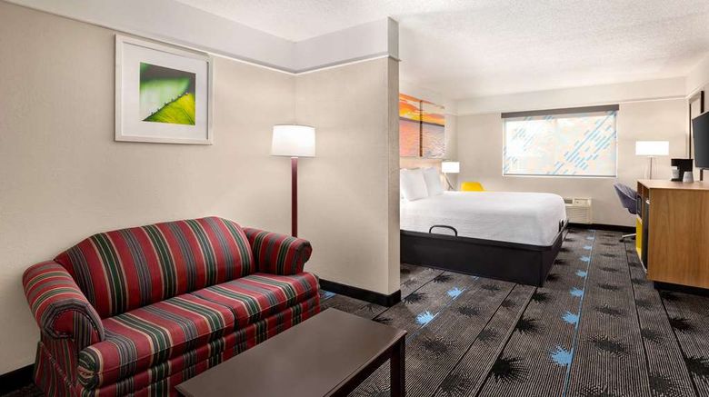 <b>Days Inn Kansas City Intl Airport Suite</b>. Images powered by <a href="https://iceportal.shijigroup.com/" title="IcePortal" target="_blank">IcePortal</a>.