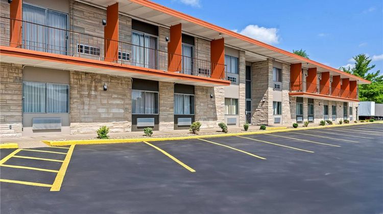 Travelodge by Wyndham Bloomington Exterior