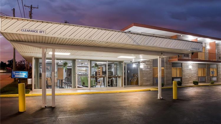 Travelodge by Wyndham Bloomington Exterior