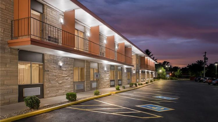 Travelodge by Wyndham Bloomington Exterior