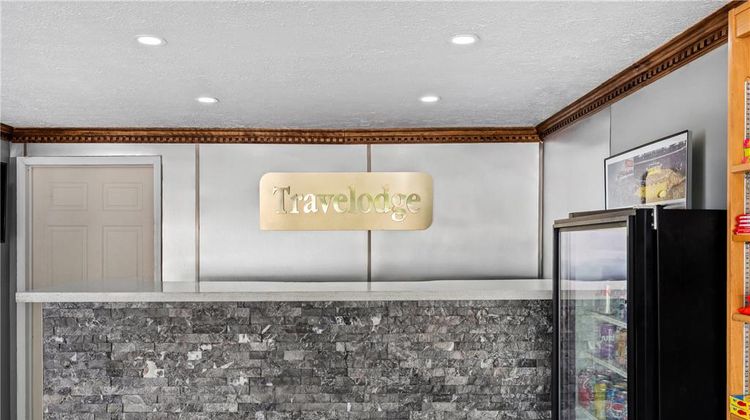 Travelodge by Wyndham Bloomington Lobby