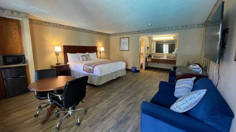 <b>Travelodge Newport Beach Hacienda Room</b>. Images powered by <a href="https://iceportal.shijigroup.com/" title="IcePortal" target="_blank">IcePortal</a>.