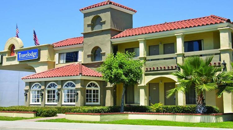 Travelodge Newport Beach Hacienda Exterior