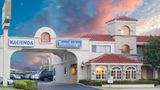 Travelodge Newport Beach Hacienda Exterior