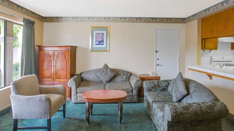 Travelodge Newport Beach Hacienda Room