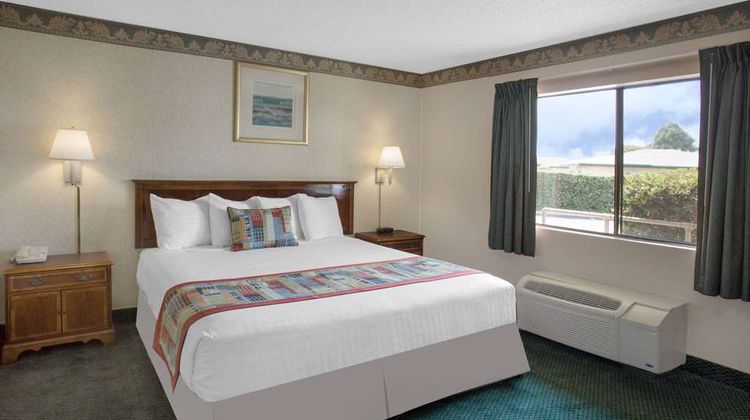 Travelodge Newport Beach Hacienda Room