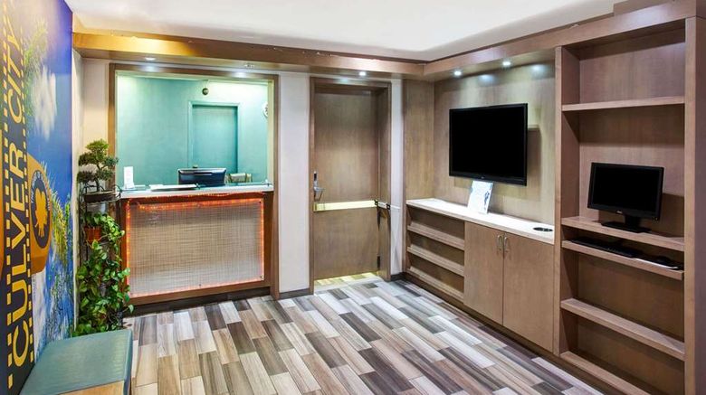 <b>Travelodge Culver City Lobby</b>. Images powered by <a href="https://iceportal.shijigroup.com/" title="IcePortal" target="_blank">IcePortal</a>.