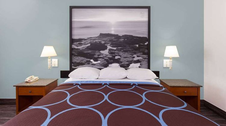 Super 8 El Cajon Room