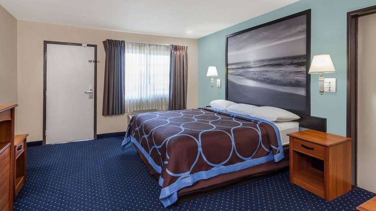 Super 8 El Cajon Room