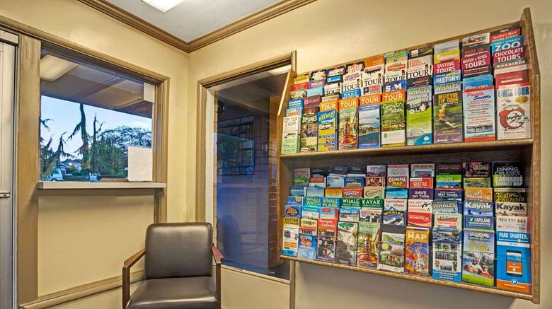 <b>Travelodge Everett City Center Lobby</b>. Images powered by <a href="https://iceportal.shijigroup.com/" title="IcePortal" target="_blank">IcePortal</a>.