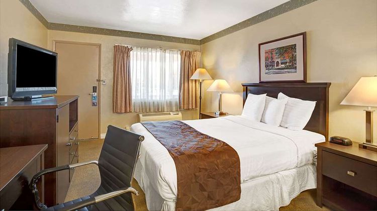 Travelodge Everett City Center Suite