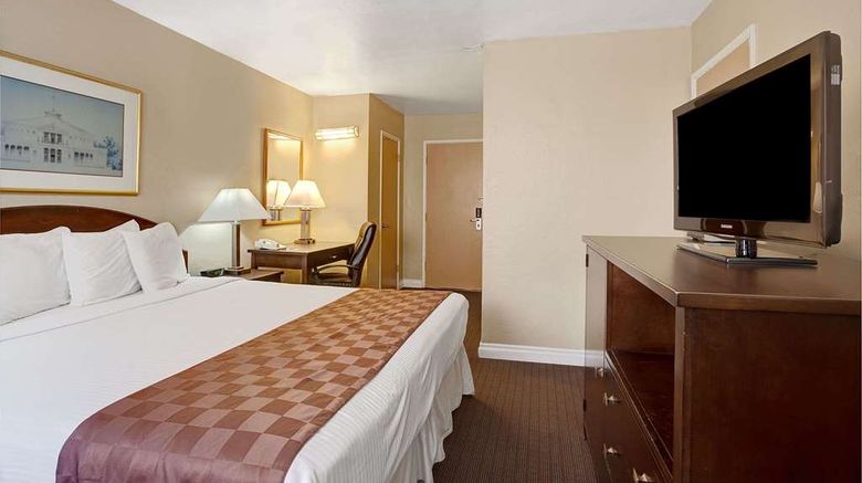 <b>Travelodge Everett City Center Room</b>. Images powered by <a href="https://iceportal.shijigroup.com/" title="IcePortal" target="_blank">IcePortal</a>.