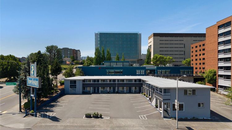 Travelodge Everett City Center Exterior