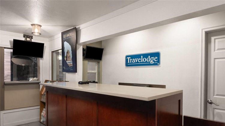 Travelodge Everett City Center Lobby