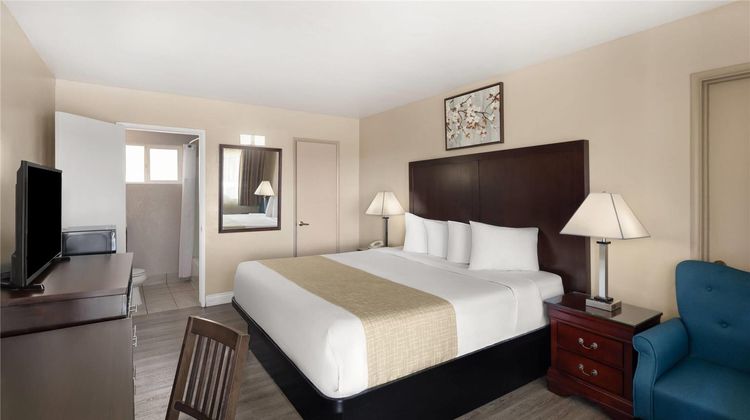 Travelodge Everett City Center Room