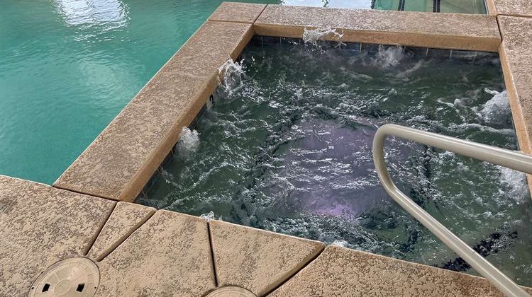 Travelodge Holbrook Pool