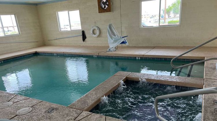 Travelodge Holbrook Pool