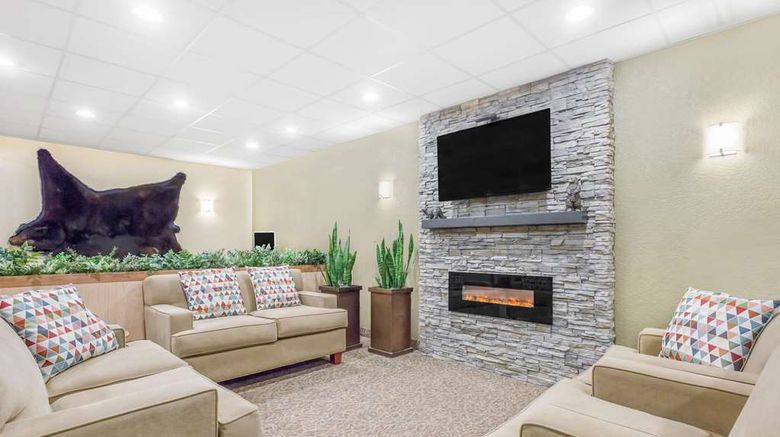 <b>Travelodge Hotel Juneau Lobby</b>. Images powered by <a href="https://iceportal.shijigroup.com/" title="IcePortal" target="_blank">IcePortal</a>.