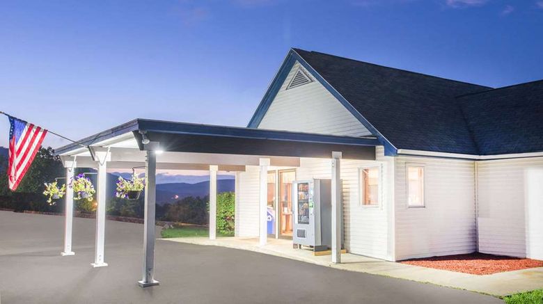 Travelodge Lake George Exterior. Images powered by <a href="https://iceportal.shijigroup.com" target="_blank" rel="noopener">Ice Portal</a>.