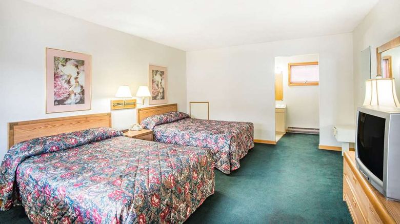 <b>Travelodge Lake George Room</b>. Images powered by <a href="https://iceportal.shijigroup.com/" title="IcePortal" target="_blank">IcePortal</a>.