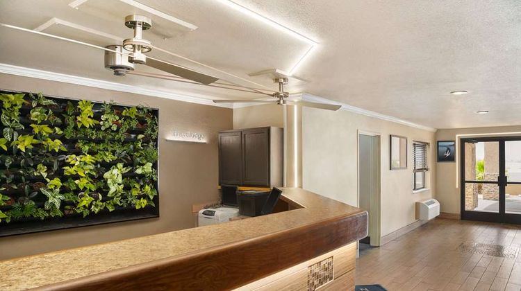 Travelodge by Wyndham Lake Havasu Lobby