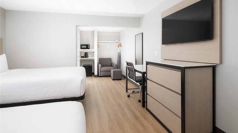 <b>Travelodge LAX South Room</b>. Images powered by <a href="https://iceportal.shijigroup.com/" title="IcePortal" target="_blank">IcePortal</a>.