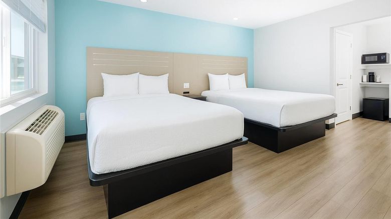 <b>Travelodge LAX South Room</b>. Images powered by <a href="https://iceportal.shijigroup.com/" title="IcePortal" target="_blank">IcePortal</a>.