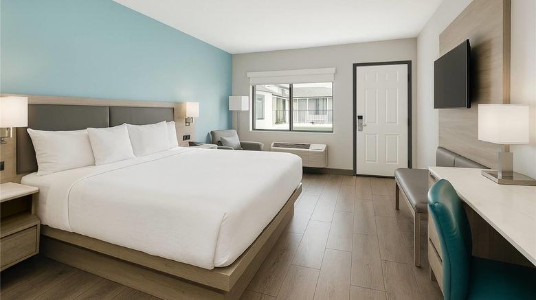 <b>Travelodge LAX South Room</b>. Images powered by <a href="https://iceportal.shijigroup.com/" title="IcePortal" target="_blank">IcePortal</a>.