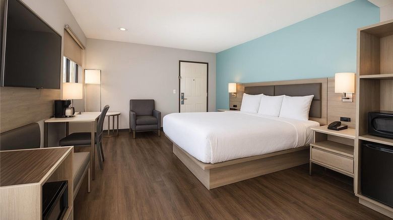 <b>Travelodge LAX South Room</b>. Images powered by <a href="https://iceportal.shijigroup.com/" title="IcePortal" target="_blank">IcePortal</a>.