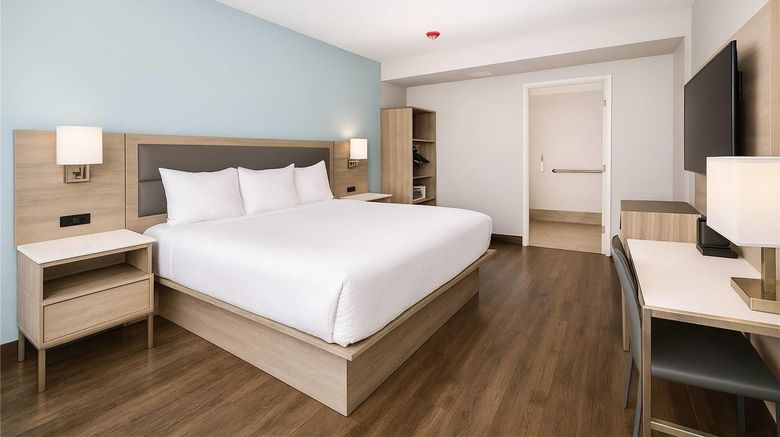 <b>Travelodge LAX South Room</b>. Images powered by <a href="https://iceportal.shijigroup.com/" title="IcePortal" target="_blank">IcePortal</a>.